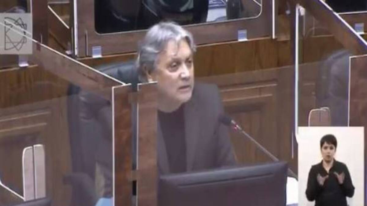 Senador Navarro tuvo leve mejoría pero debe seguir conectado a ventilador en la UCI