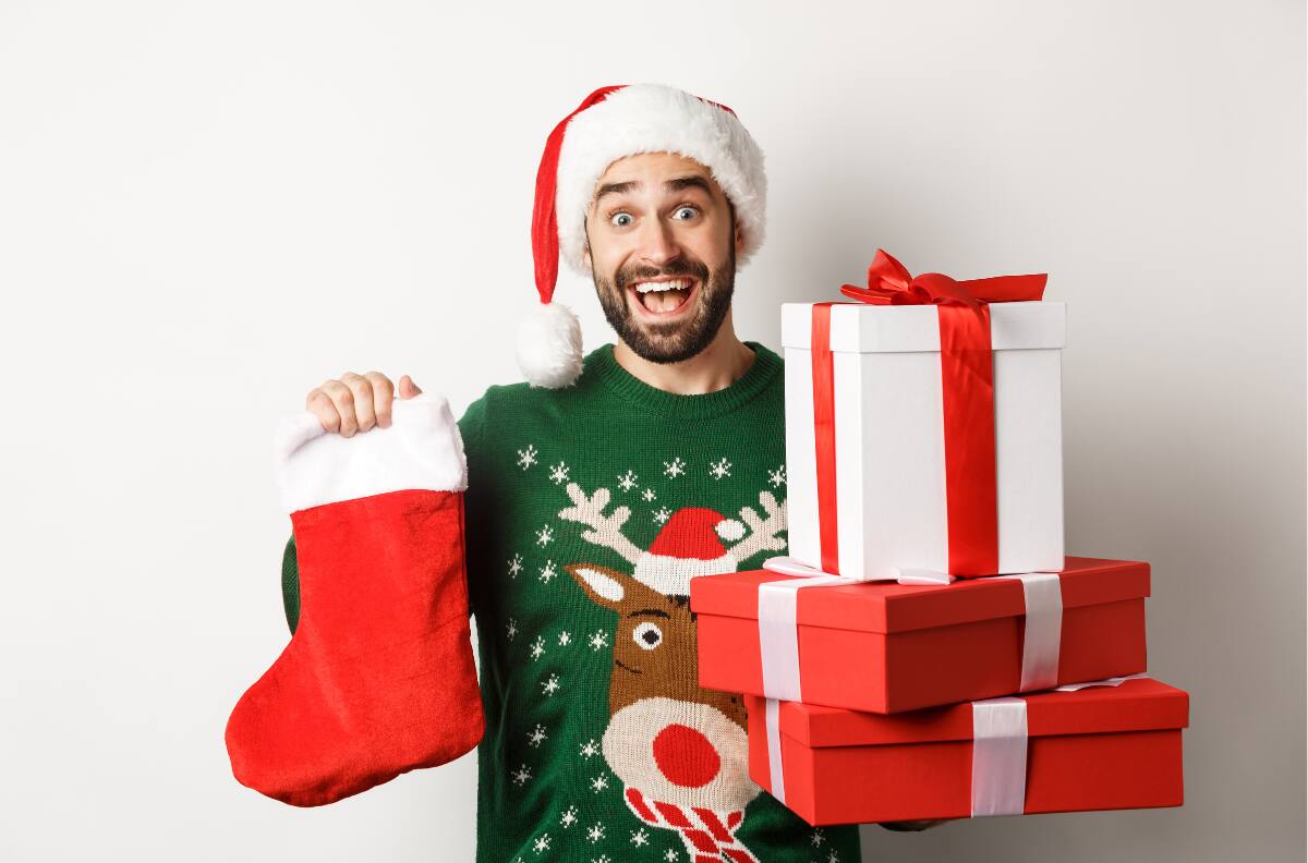 Desde camisetas de fútbol hasta tecnología: Los mejores regalos para papá en esta Navidad