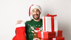 Desde camisetas de fútbol hasta tecnología: Los mejores regalos para papá en esta Navidad