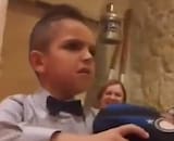 VIDEO | Le regalaron la camiseta del archirrival para Navidad y así reaccionó: ¿Qué harían ustedes?