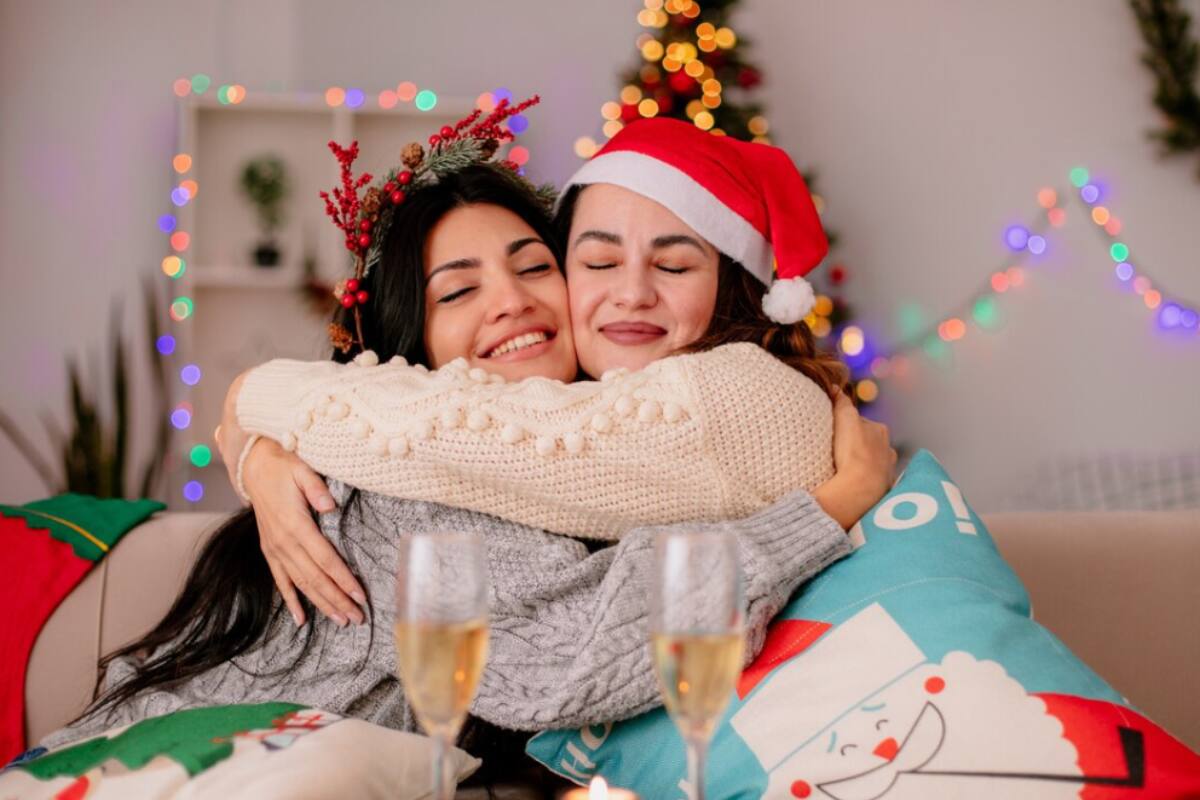Desde ropa hasta una experiencia en conjunto pueden ser un buen regalo para mamá en Navidad.