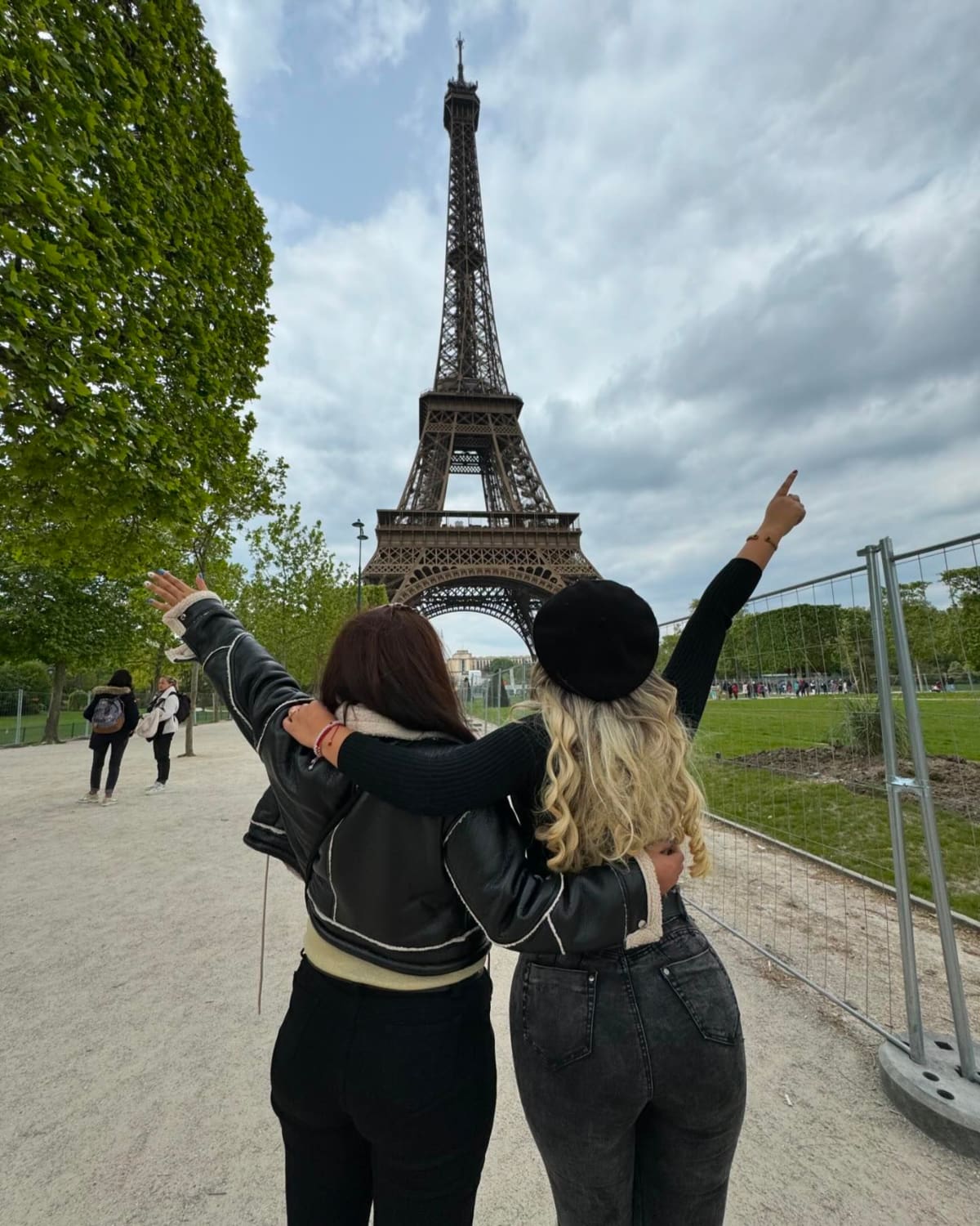 Naya Fácil y la primera foto junto a su hermana, Sigrid