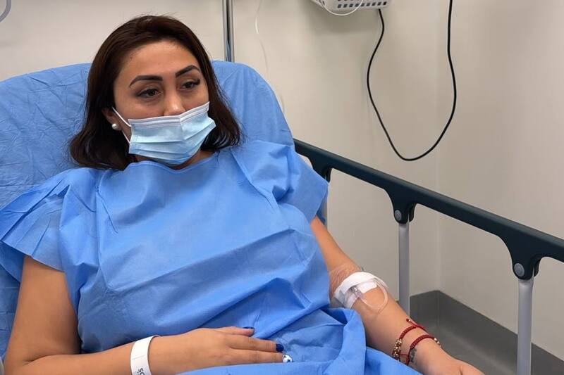 se encuentra actualmente combatiendo una fuerte infección.