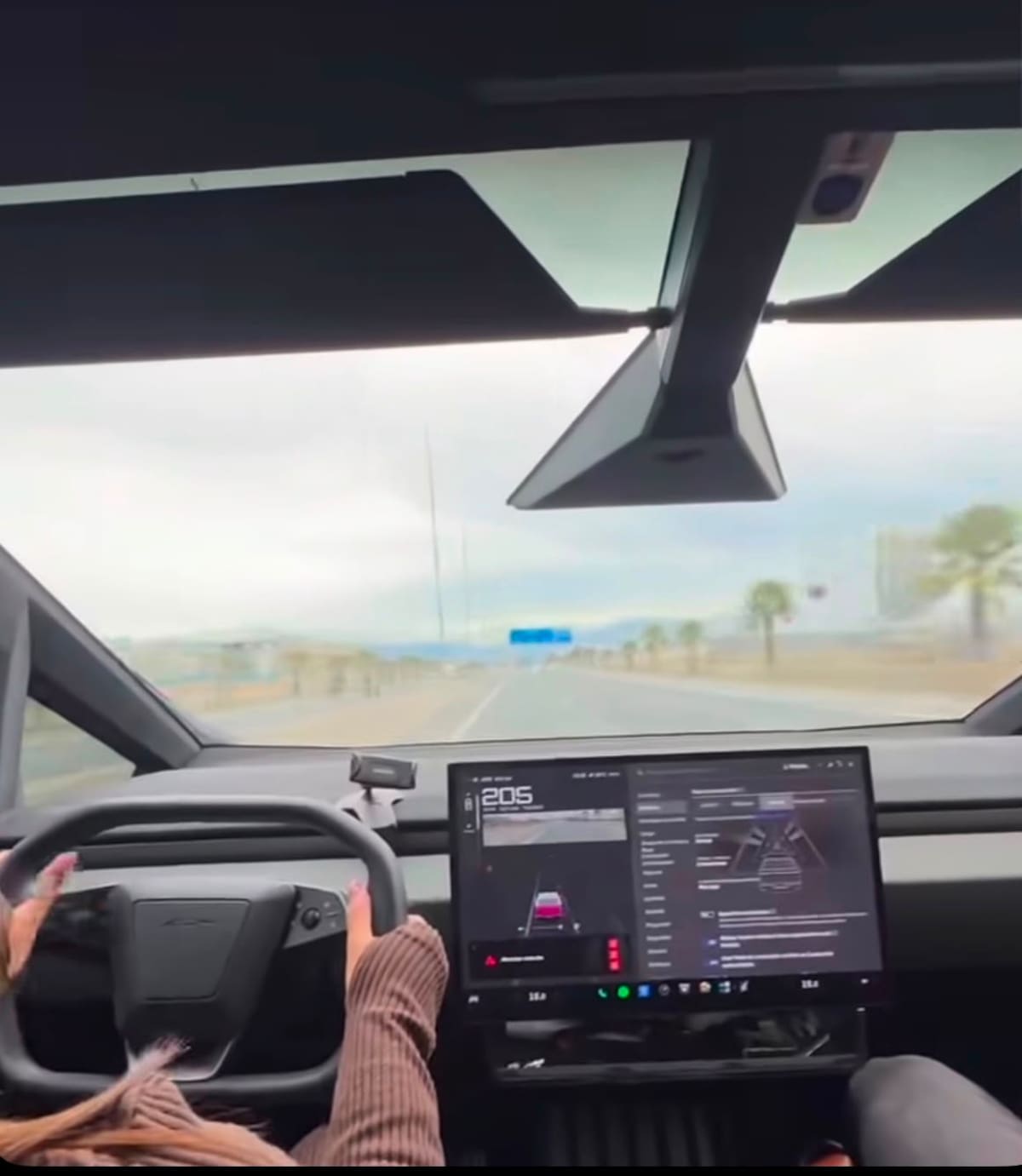Manejando a más de 200 Km/h en la autopista.
Foto: Instagram