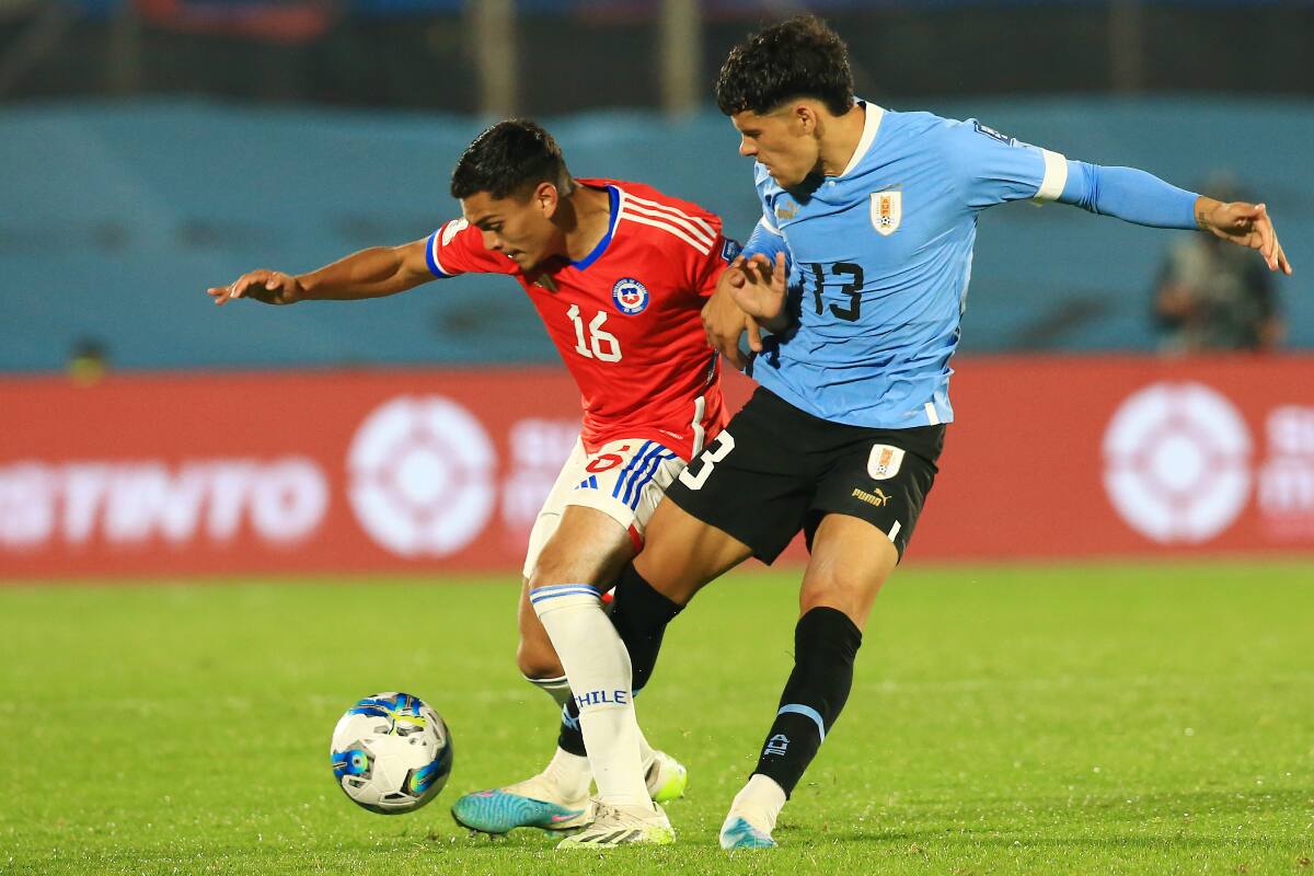 debutó con 19 años en La Roja y disputó 11 partidos durante el proceso de Eduardo Berizzo. Incluso, alcanzó a jugar Eliminatorias. (Foto: Aton)