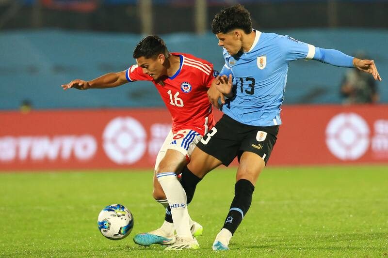 debutó con 19 años en La Roja y disputó 11 partidos durante el proceso de Eduardo Berizzo. Incluso, alcanzó a jugar Eliminatorias. (Foto: Aton)