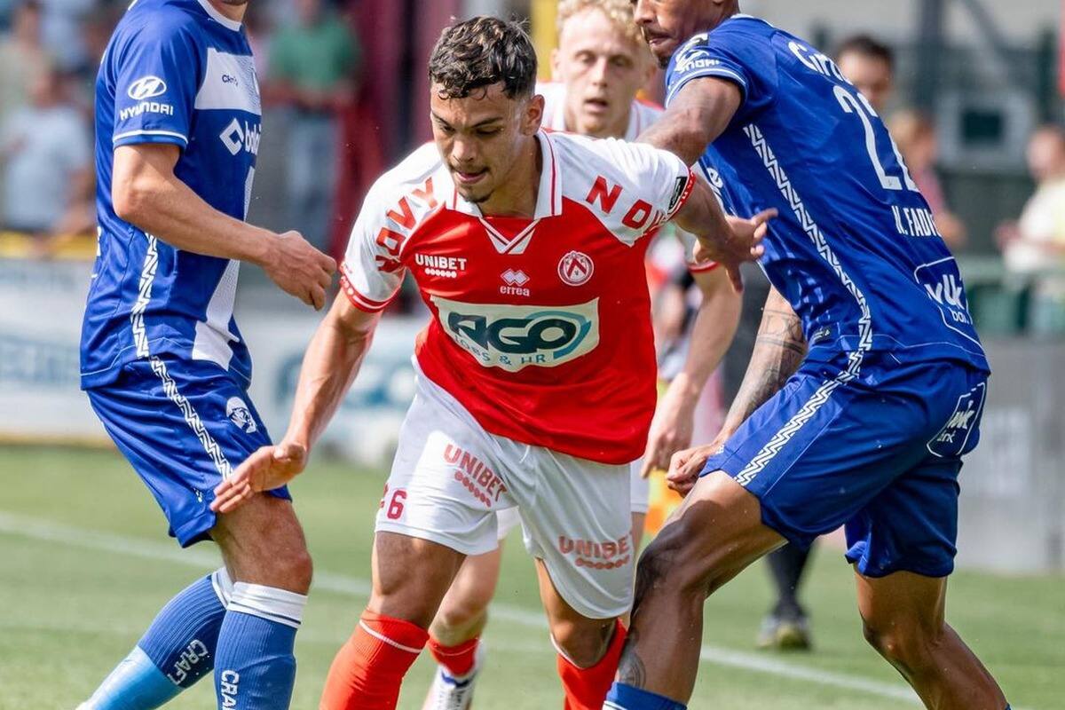 El lateral derecho podría dejar el fútbol belga para tener su primera incursión en el fútbol chileno a los 22 años.