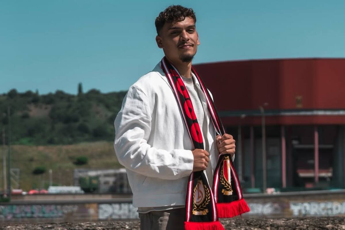en su presentación en Standard Lieja. Foto: @standard_rscl