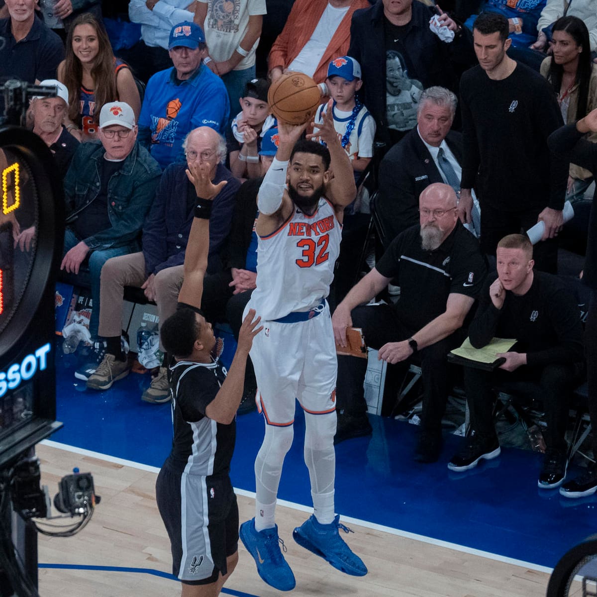 ¡A un paso de la gloria! Los New York Knicks vencen a los Spurs en un dramático Juego 4 y acarician el título de la NBA