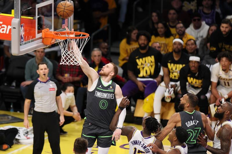 Lakers cayó en el Game 1 como local ante Minnesota Timberwolves.