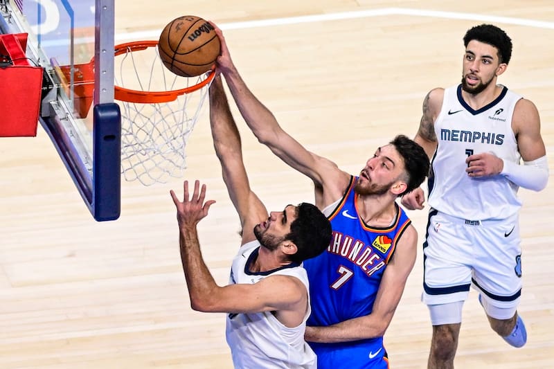 Oklahoma City Thunder aplastó a Memphis Grizllies.