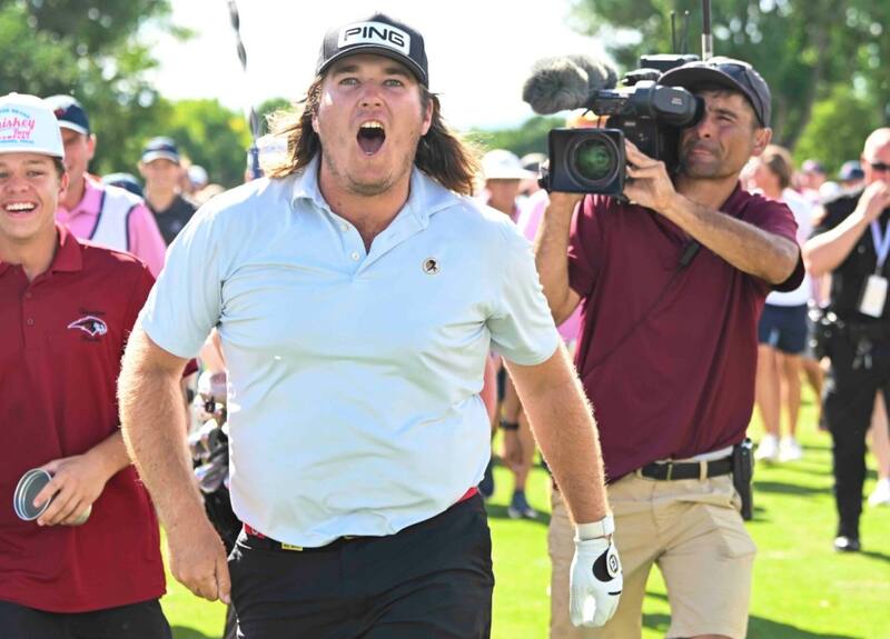 El joven golfista comienza su carrera profesional, pero es un graduado en la Ohio State University en finanzas con especialidad en economía.
