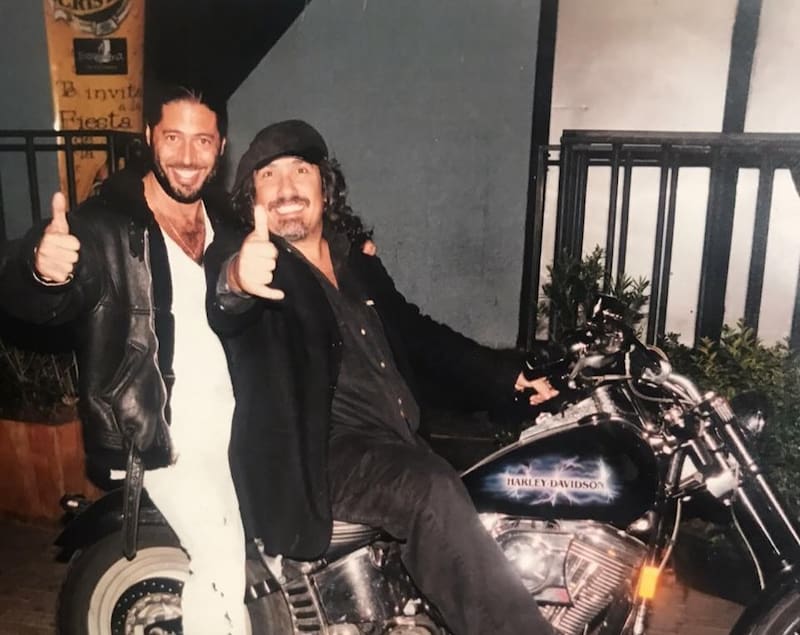 El cantante se asoció con Miguelo para tener un local nocturno. Créditos: Instagram.