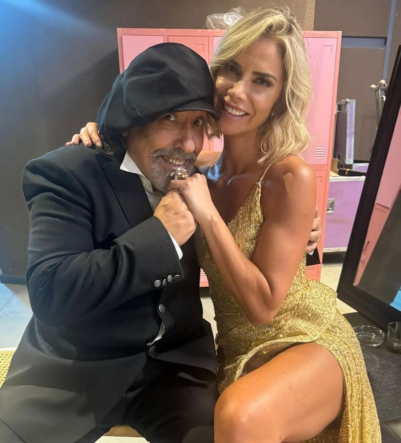 El cantante se reencontró el viernes con Carla Ochoa durante la Gala del Festival de Viña 2025. Créditos: Instagram.