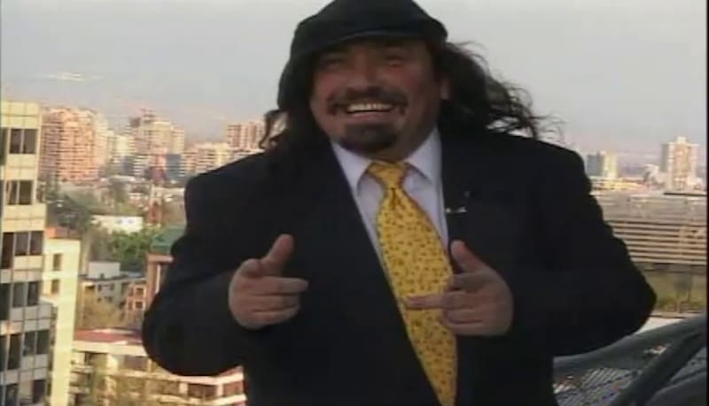 El fundador de Entrenégros tuvo que vestirse de traje para la ocasión.