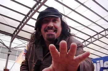 Con vino y su clásica boina: Cercanos a Negro Piñera lo recuerdan con emotiva reunión familiar a casi un mes de su muerte