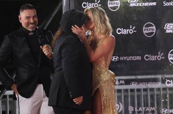 El emotivo reencuentro de Miguel “Negro” Piñera y Carla Ochoa en la Gala del Festival de Viña