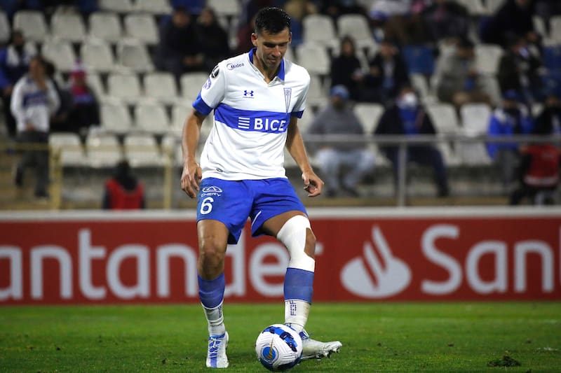 se fue de la UC tras rescindir contrato.
