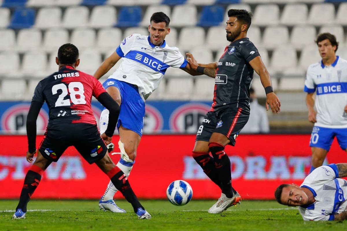 Nehuén Paz como jugador de la Universidad Católica. Foto: Agencia Aton.