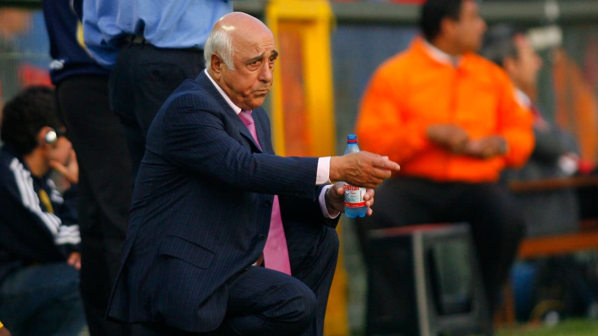 “El profe Nelson Acosta me hizo debutar en la Selección y me puso de capitán; la U no quería que fuera”