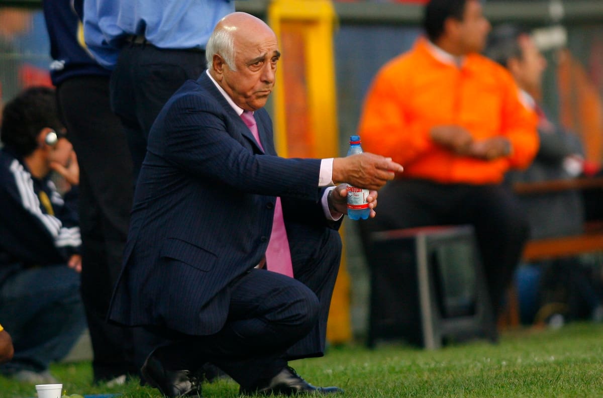 “El profe Nelson Acosta me hizo debutar en la Selección y me puso de capitán; la U no quería que fuera”