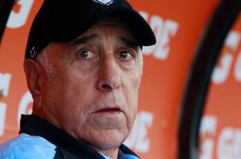 Técnico del fútbol chileno entrega detalles sobre la salud de Nelson Acosta tras hacerle una visita