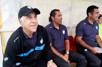 Celebra el fútbol chileno: Nelson Acosta fue dado de alta