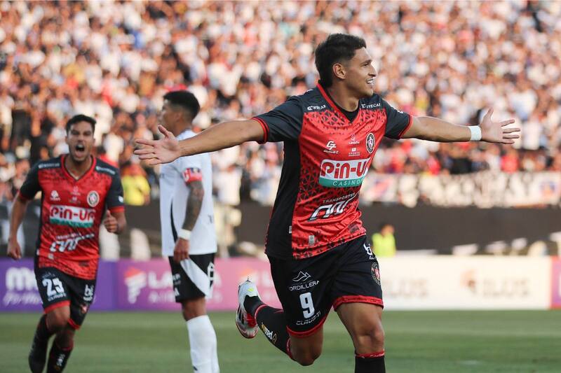 marcó el histórico primer gol de Deportes Limache sobre Colo Colo. Foto: Agencia Aton.