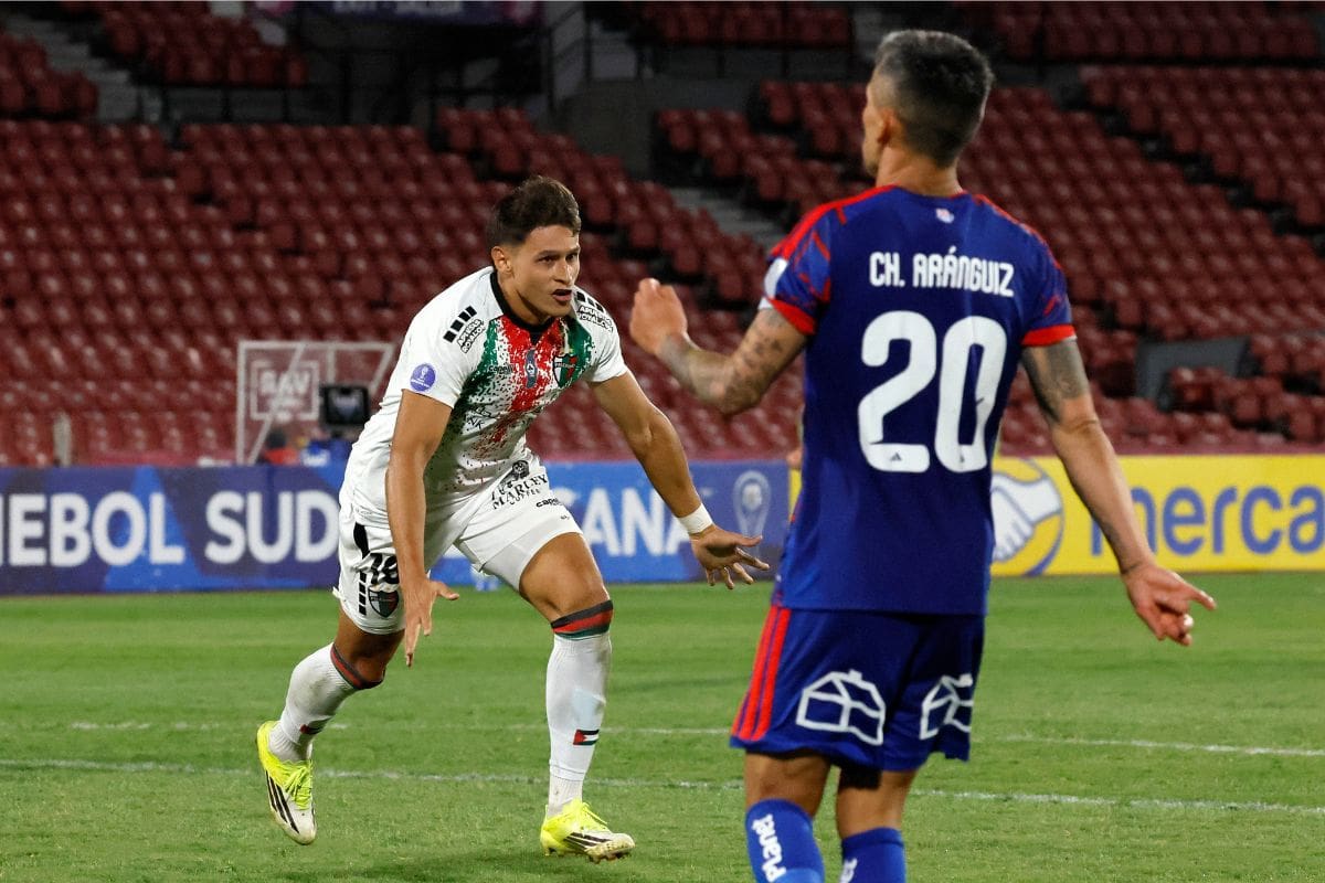 El delantero al anotarle a la U en la Copa Sudamericana, en partido que clasificó a Palestino a la fase de grupos del certamen. Foto: Agencia Aton.