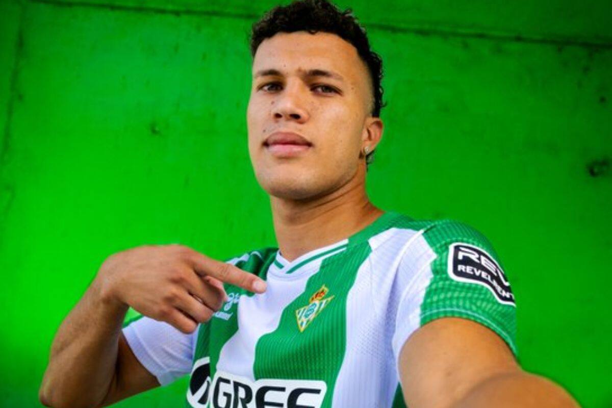 El colombiano solo ha jugado 66 minutos en el club. Foto: Real Betis Balompié.
