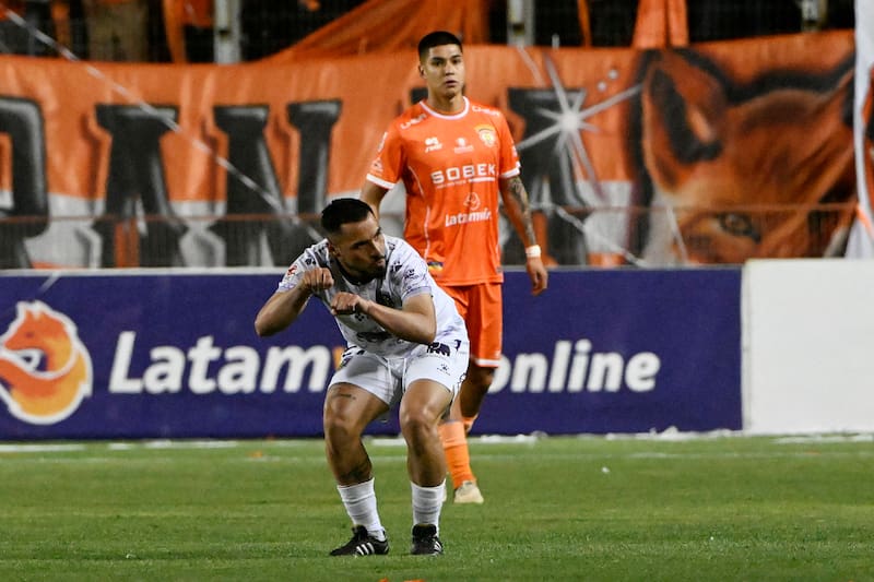 El volante celebrando el ascenso con Deportes Concepción. Foto: Agencia Aton.