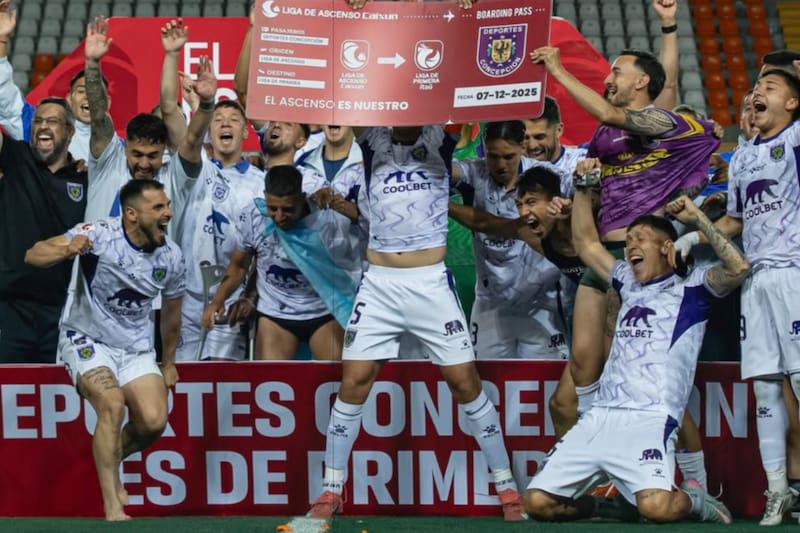 El volante celebrando el ascenso con Deportes Concepción. Foto: Deportes Concepción.