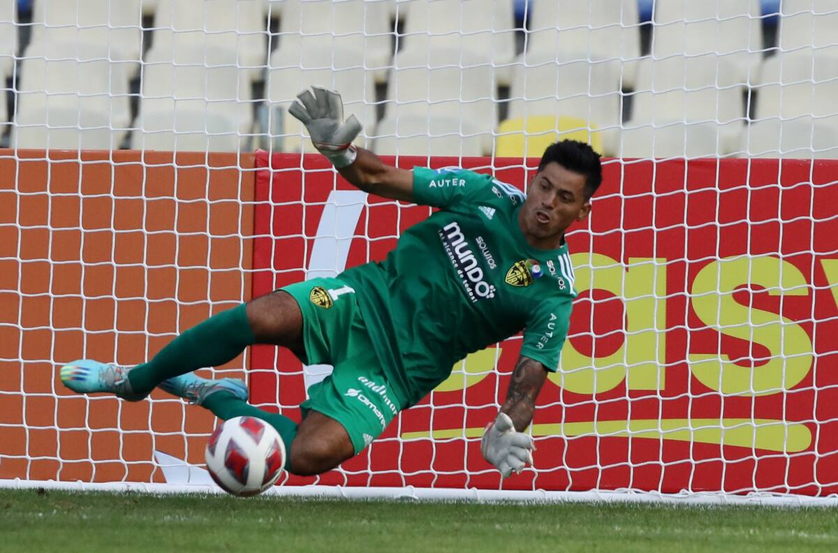 Tuvo que vender en la calle: Nery Veloso recordó los dramáticos momentos cuando estuvo dos años sin club
