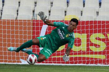 Tuvo que vender en la calle: Nery Veloso recordó los dramáticos momentos cuando estuvo dos años sin club