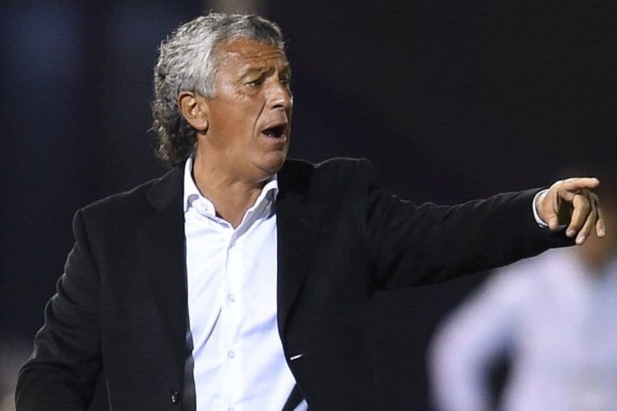 El entrenador argentino le mandó una particular invitación a su colega español.