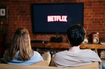Thriller, dramas y romance: estas son las 5 series de Netflix recomendadas para maratonear, según la IA