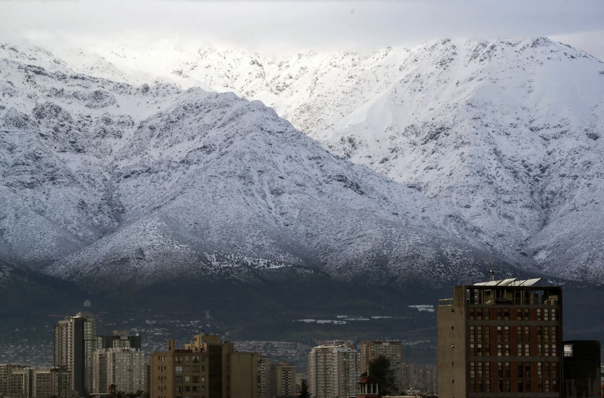 Con nevadas y tormentas eléctricas en algunos sectores: Continúa avance del sistema frontal hacia la zona central del país