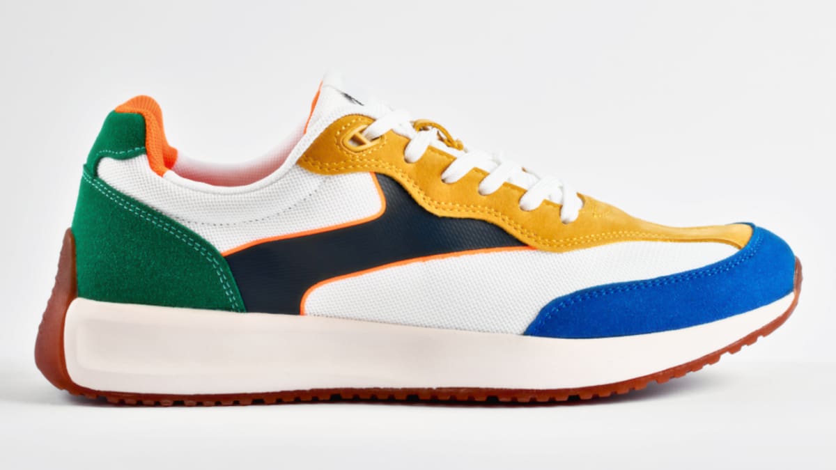 Va desde los $11.990: El servicio brasileño que deja las zapatillas como nuevas y que aterriza en estas comunas de Santiago
