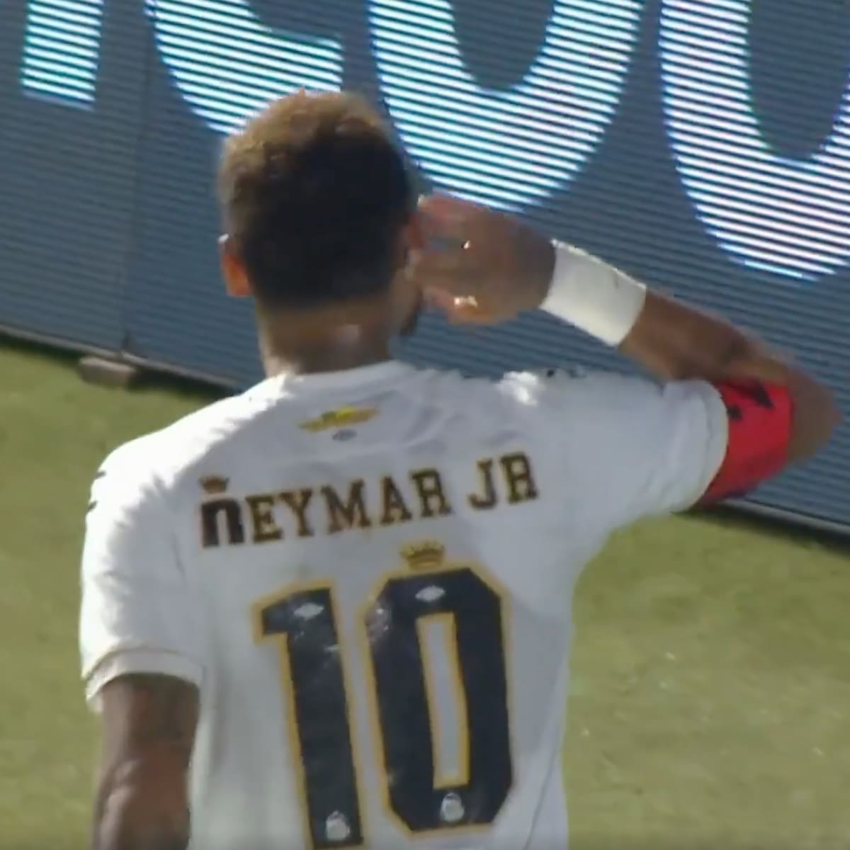 VIDEO | La magia sigue intacta: Neymar marcó un golazo con Santos frente a Chapecoense en el Brasileirao