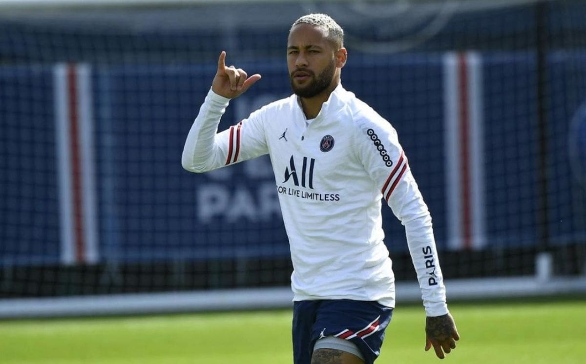 El fichaje del brasileño en PSG sigue siendo el récord histórico.