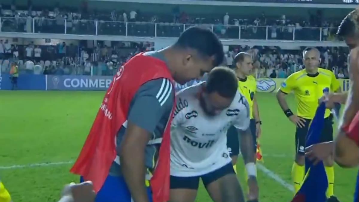 VIDEO | La particular imagen que dejó Neymar en Copa Sudamericana: ¡sus rivales le pidieron hasta el short!