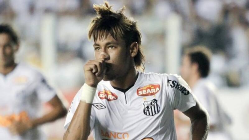 Neymar tiene un acuerdo con Santos.