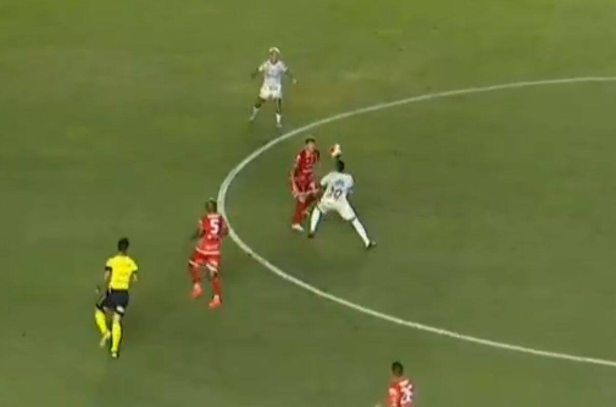 VIDEO | ¡Amagó con la cabeza! Neymar sigue disfrutando en el Santos