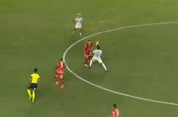 VIDEO | ¡Amagó con la cabeza! Neymar sigue disfrutando en el Santos