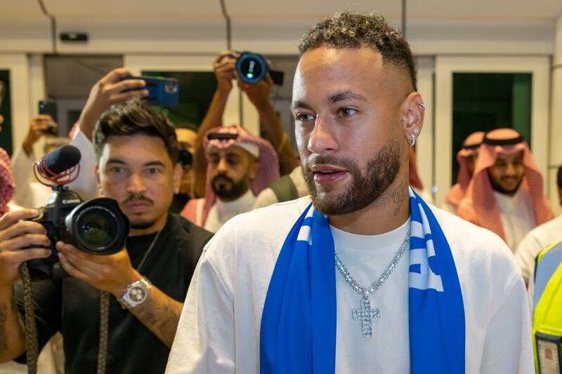 El brasileño sorprendió con el impresionante cambio de aspecto que lució en el cumpleaños del ex delantero Romário.