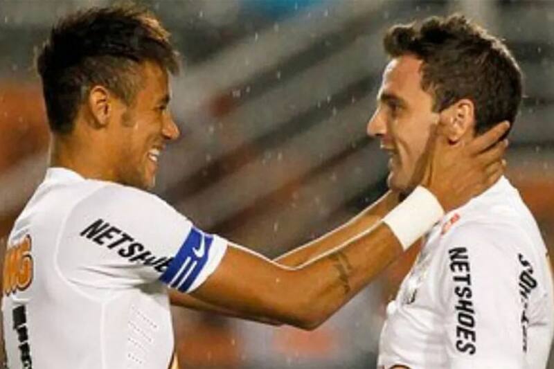 en su paso por Santos.