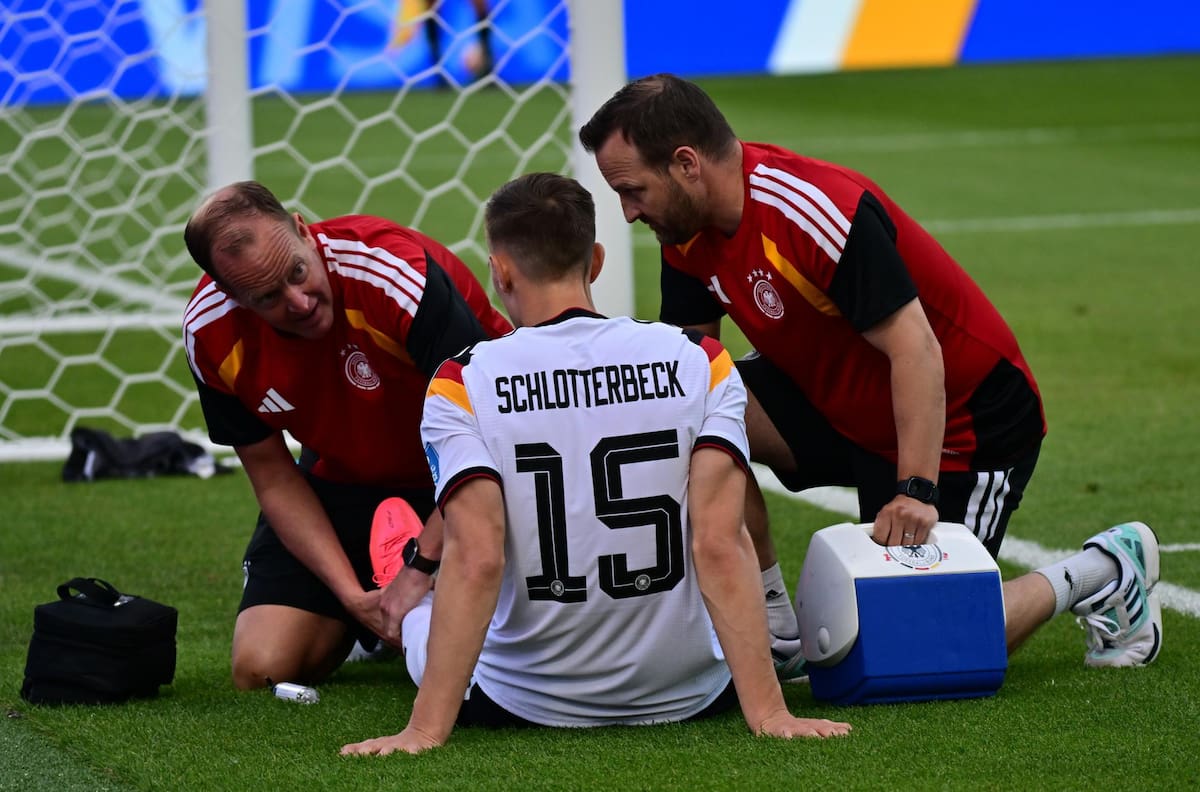 “Por desgracia, no pinta bien”: Nico Schlotterbeck podría despedirse temprano del Mundial por lesión