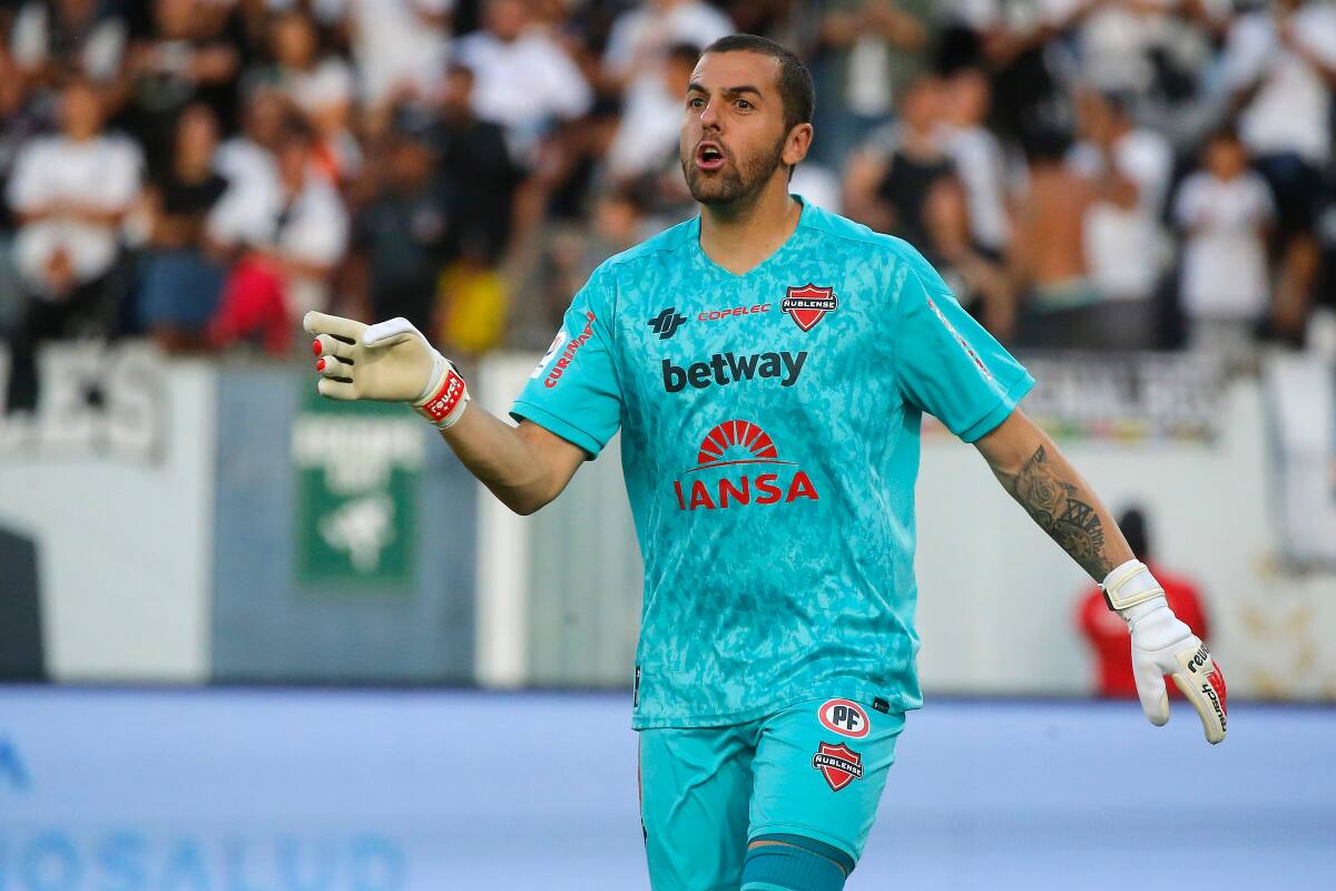 Nicola Pérez, arquero titular y referente de Ñublense.