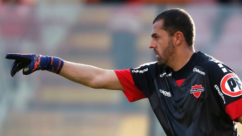 El emocionante homenaje del arquero de Ñublense a Juan Izquierdo en el partido contra Colo Colo
