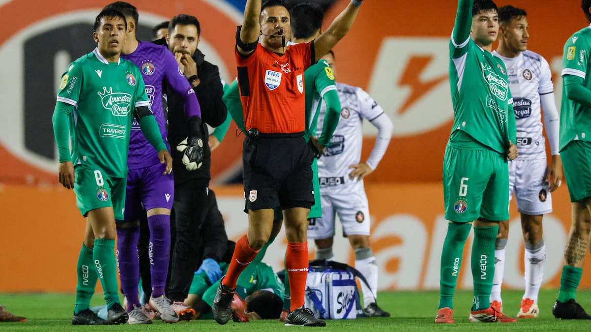 Flavio Moya, canterano de la U, tuvo un emotivo gesto tras lesionar de gravedad a volante de Audax